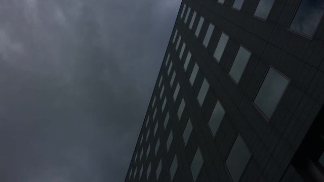 会社と暗雲