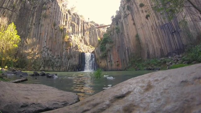 cascada en prismas basalticos 