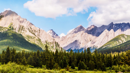 Fototapeta na wymiar Great Rocky Mountains at Banff National Park, Calgary, Canada