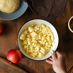 Apples raisins dough cinnamon Ingredients preparation stuffing strudel