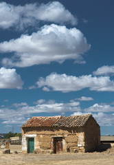 Fototapeta na wymiar Cabane agricole à Baños de Cerrato, Castiile-et-León, Espagne