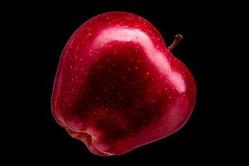 Single delicious red apple isolated on black background with clipping path and shiny reflections