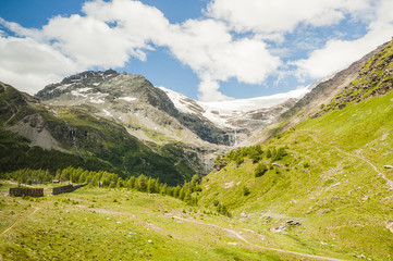 Fototapeta na wymiar Bernina, Berninapass, Berninaexpress, Alp Grüm, Gletscher, Palü, Palü Gletscher, Piz Varuna, Val Bernina, Wanderweg, Graubünden, Alpen, Sommer, Schweiz