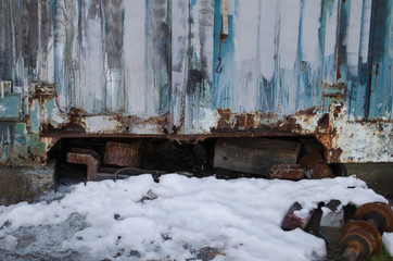 古びたコンテナ