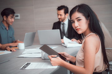 Obraz premium Beauty Asian business woman at meeting 