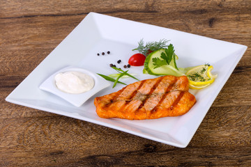 Grilled salmon with sauce