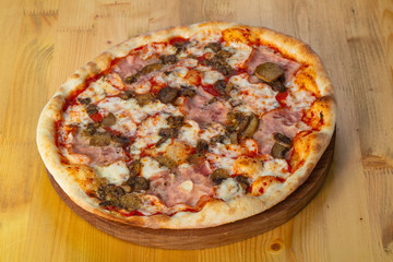 Pizza with ham
