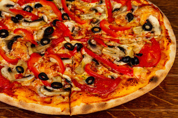 Vegetarian pizza with mushroom
