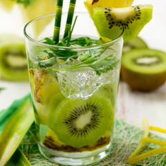 Kiwi Detox Water