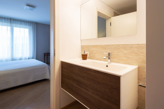 Modern bathroom with wood and marble finishes