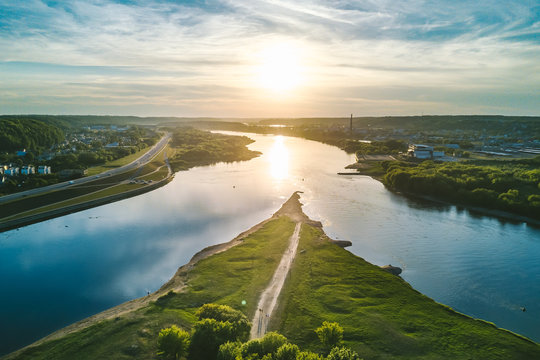 River Confluence Изображения: просматривайте стоковые фотографии, векторные  изображения и видео в количестве 10,077 | Adobe Stock