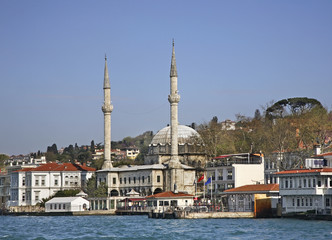 Fototapeta na wymiar Beylerbeyi mosque in Istanbul. Turkey