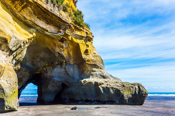 The arches and rocks to the ocean tide
