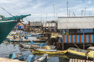 Sulawesi, Makassar ;  Wohnen, leben und arbeiten im Hafen von Makassar.