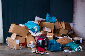 Illegal Abgeladener Verpackungsmüll In Der Innenstadt