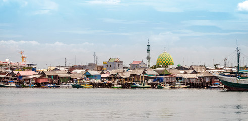 Sulawesi, Makassar ;  Wohnen, leben und arbeiten im Hafen von Makassar.