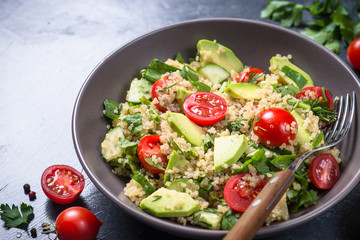 Quinoa salad with spinach, avocado and tomatoes