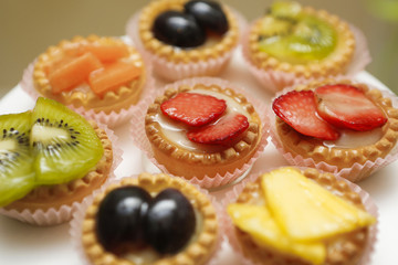 tortine di Frutta assortita tagliata a fette