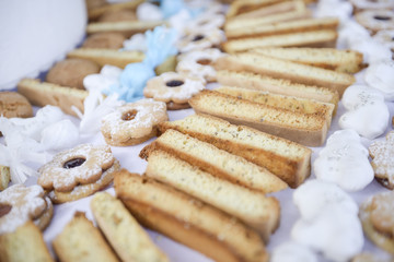 Dolcetti assortiti in un vassoio tipici della Sardegna