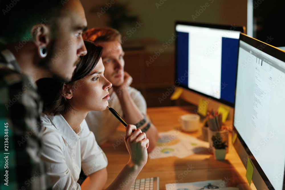 Aufkleber Programmers Working On Software In Office