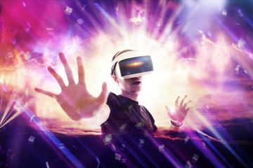Réalité virtuelle 3D casque sensation jeu informatique rêve gamer avenir logiciel toucher...