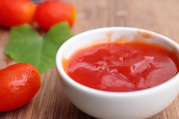 Fresh tomatoes with sauce