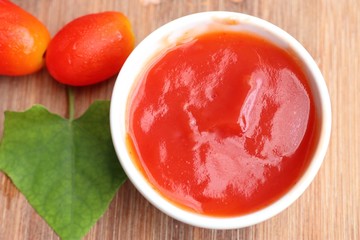 Fresh tomatoes with sauce