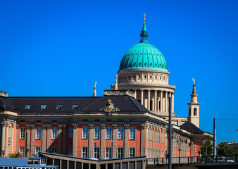 Nikolaikirche mit Landtag in Potsdam