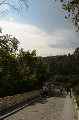 Obraz premium Berat : Pont Goriza et berges de la rivière Osumi (Albanie) 
