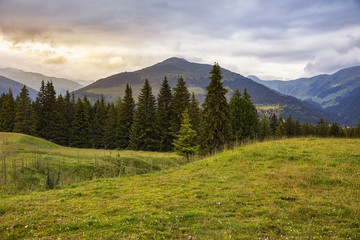Fototapeta na wymiar Alpen Landschaft Berge bei Sonnenuntergang