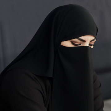 Plain Niqab – Draped In Black