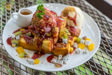 Dessert Honey toast with ice cream Vanilla mixed sliced fruits