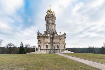 Fototapeta na wymiar Church of Holy Virgin of Sign at Dubrovitsy