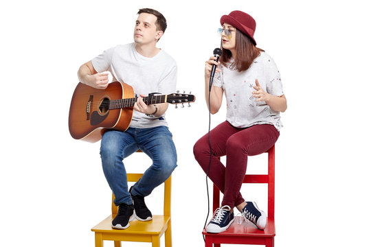 A musical duo of a young couple