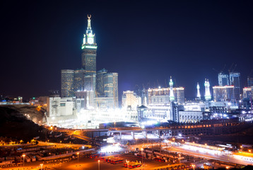 Fototapeta na wymiar MECCA, SAUDI ARABIA - MAY 05 2018: Amazing night long exposure view on Abraj Al Bait or Clock Tower and Masjid Al Haram mosque in Mecca. Panoramic view on the entire city center from a hill