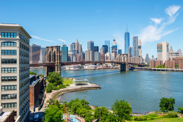 Fototapeta na wymiar View of Manhattan from the Manhattan Bridge - New York, USA