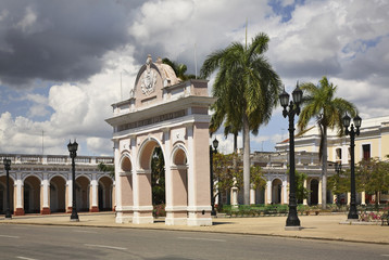 Fototapeta na wymiar Arch of Triumph in Jose Marti park. Cienfuegos. Cuba