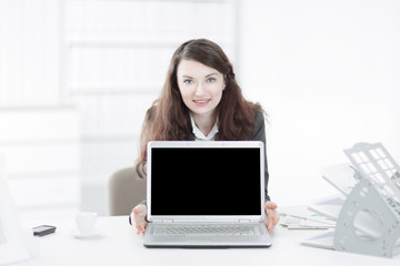 woman Manager is showing on a laptop