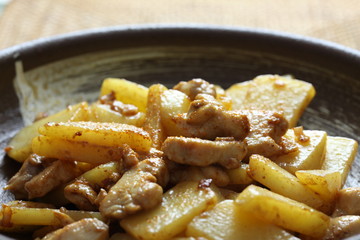鶏肉とじゃがいものマヨネーズ炒め