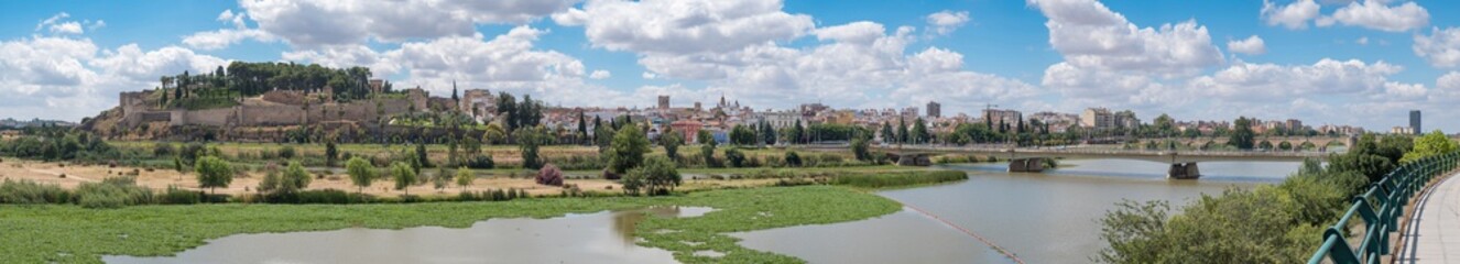 Fototapeta na wymiar Panoramic view of the Arab Alcazaba of the city of Badajoz with the Guadiana river in front