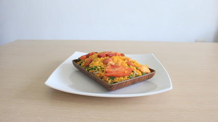 Plato blanco con arroz 