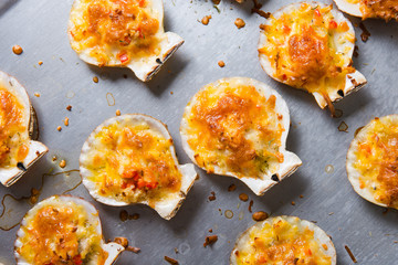 oven baked scallop with cheese, bell pepper and herbs