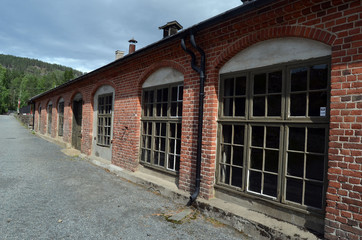 The old locomotive depot of mine locomotives. The quarry was discontinued in 1952. 
