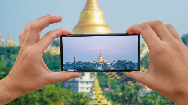 Cinemagraph of Taking Photo of Shwedagon at Sunset