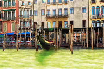 Fototapeta na wymiar Beautiful Grand Canal buildings at summertime in Venice, Italy.