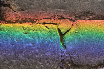 Spektralfarben auf einem Stein