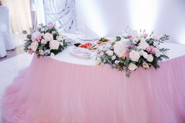 Floral decoration on the wedding in restaurant