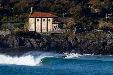 Mundaka Surfing