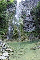 Cascade et vasque des Alpes Maritimes
