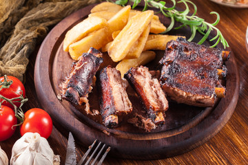 Spicy barbecued pork ribs